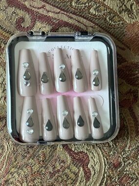 Neutral Coffin Press-On Nail Set Size M